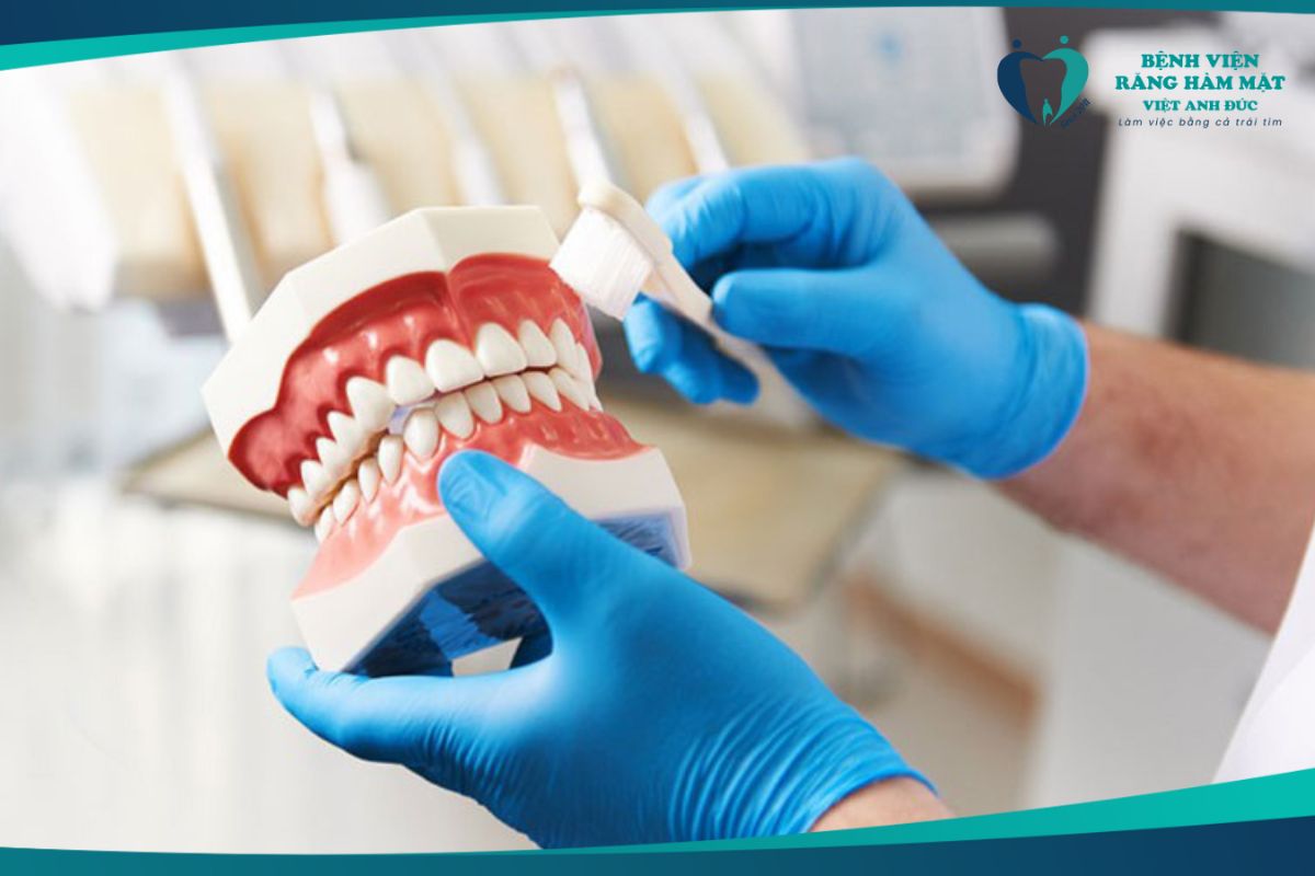 Vệ sinh răng giả tháo lắp