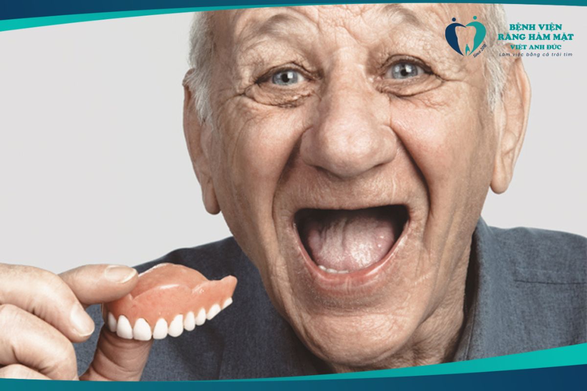 Làm răng giả cho người cao tuổi