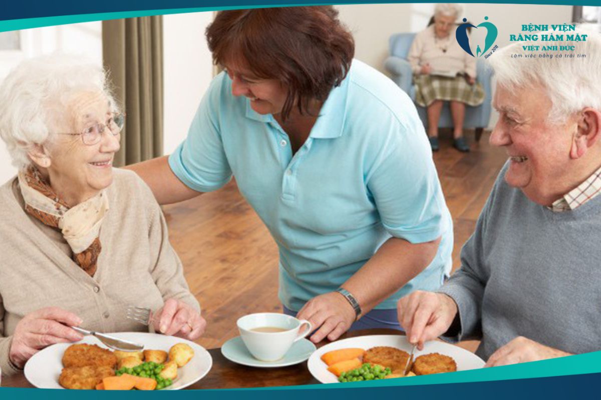 Đảm bảo khẩu phần dinh dưỡng hợp lí cho người cao tuổi